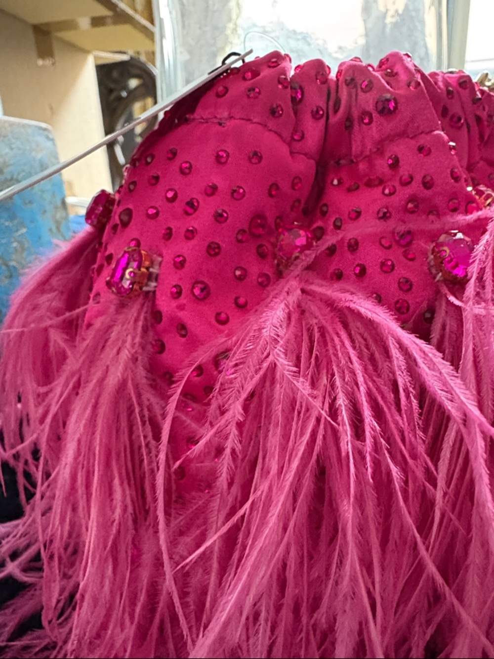 Olga Berg Livvy Fuchsia Feather Pouch NWT - Picture 4 of 11